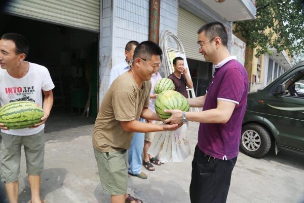 廣告公司：酷暑夏日送清涼，點(diǎn)滴關(guān)懷入人心